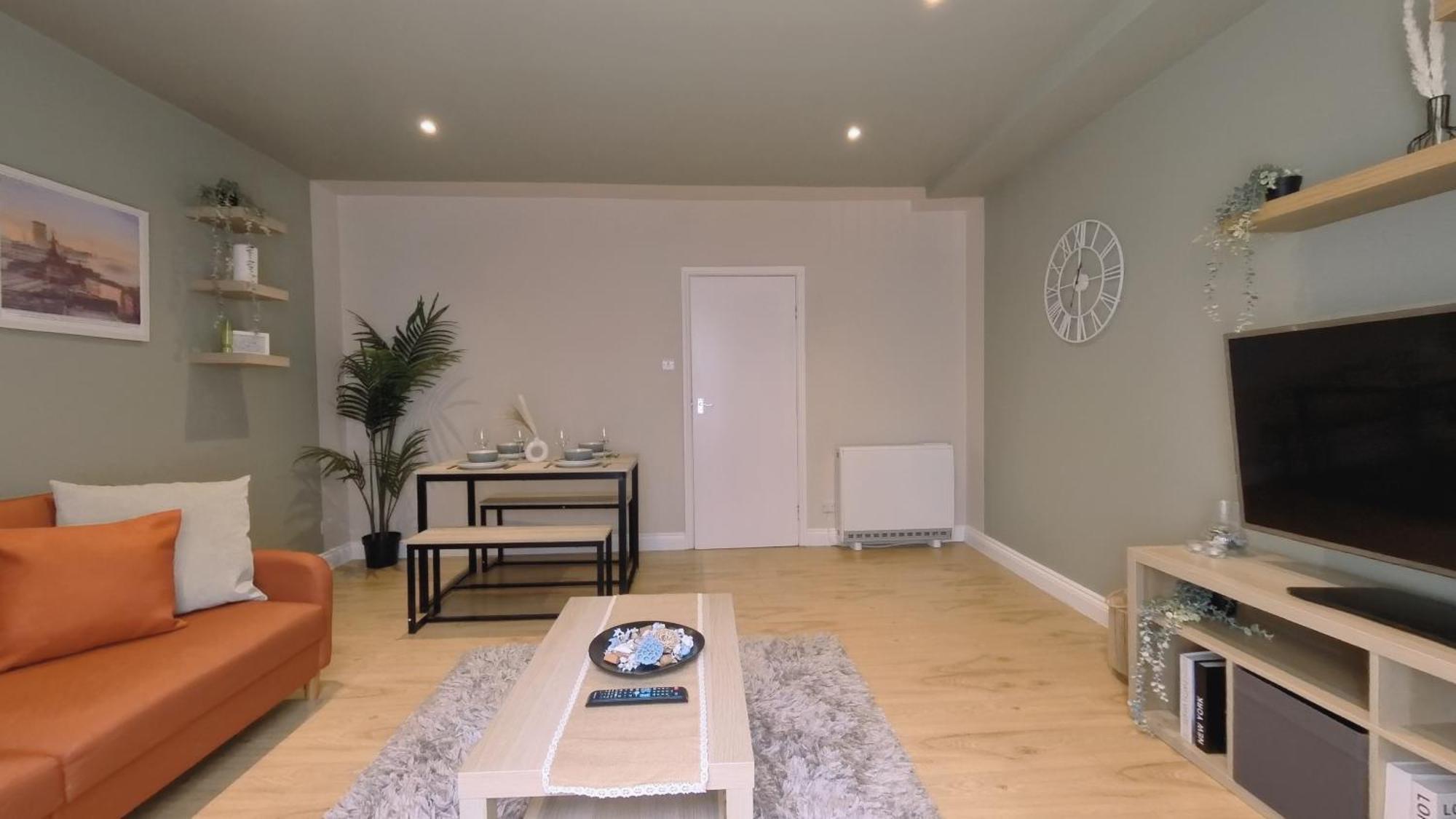 Group Bookings: Up To 30 Guests Across 5 Spacious Flats! Keyless Access Free Wifi & Parking Birmingam Exterior foto